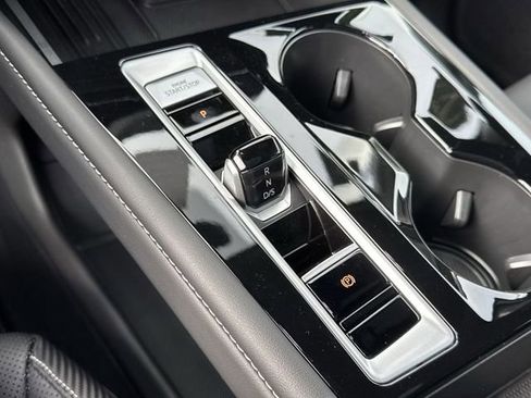 Used 2025 Volkswagen Atlas Cross Sport SE w/ Panoramic Sunroof Package image 17