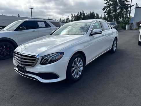 Used 2017 Mercedes-Benz E 300 4MATIC image 3