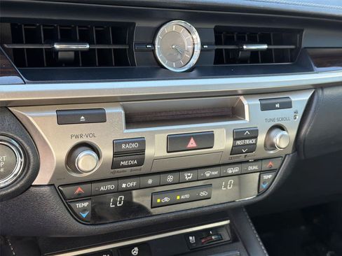 Used 2016 Lexus ES 350 w/ Navigation System Package FWD image 38