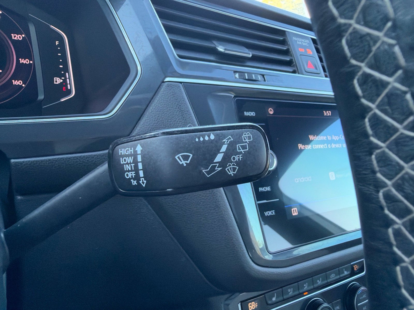 Used 2019 Volkswagen Tiguan SEL Premium R-Line FWD image 23