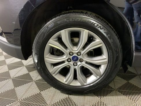 Used 2019 Ford Edge Titanium image 33