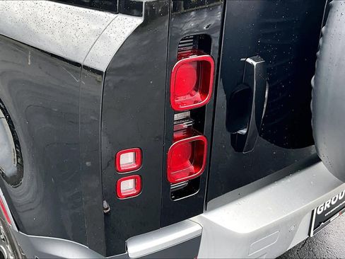 Used 2024 Land Rover Defender 110 S image 29