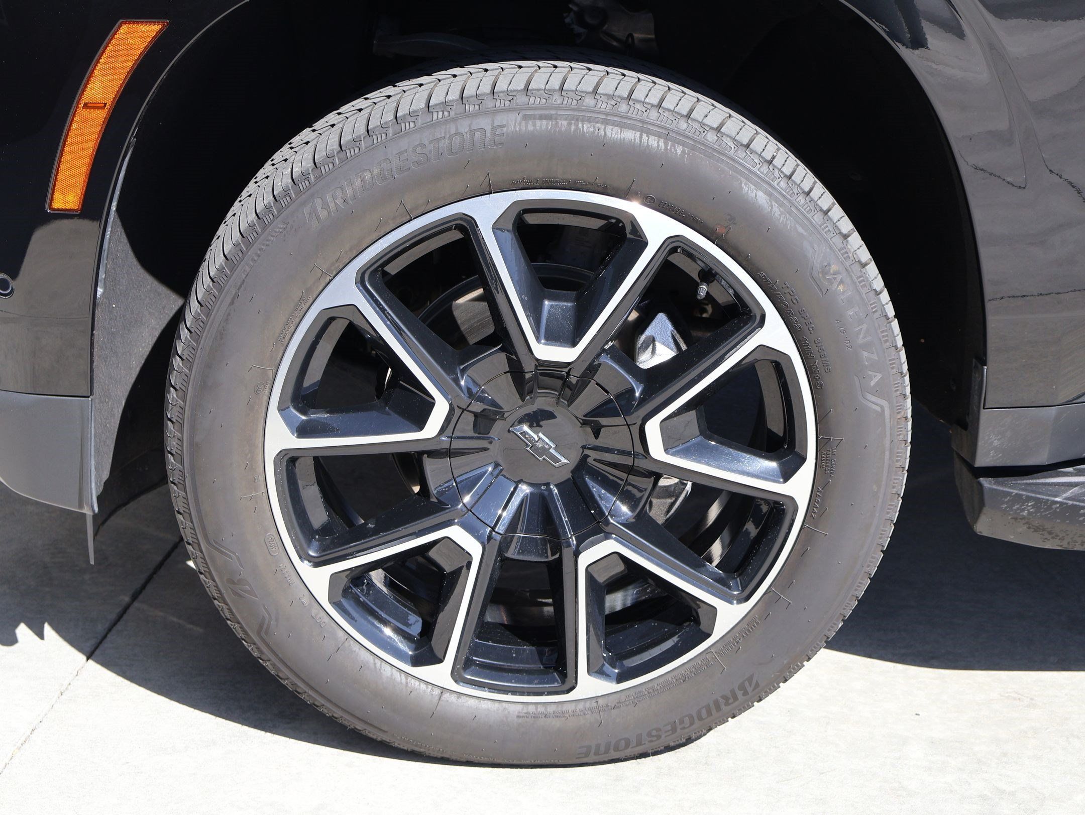 Used 2025 Chevrolet Suburban RST w/ Comfort Package AWD/4WD image 12