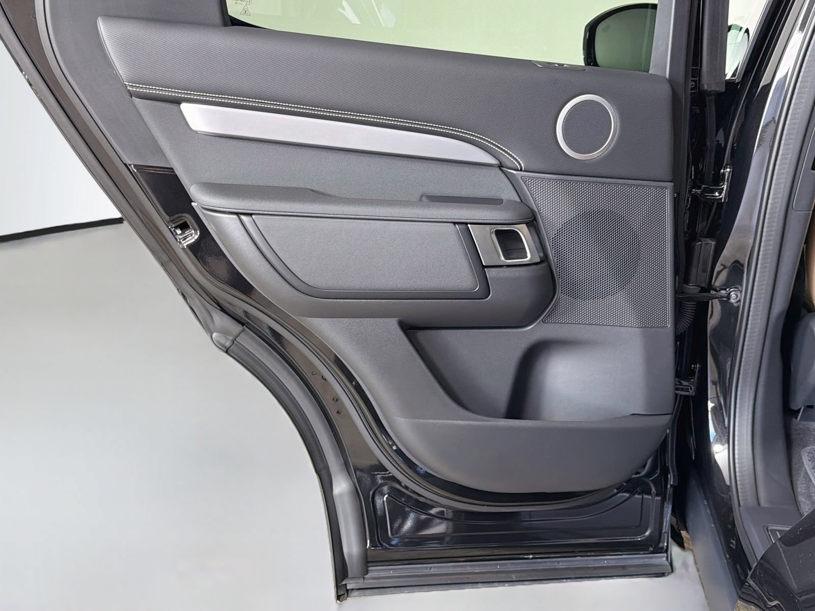 New 2026 Land Rover Discovery Dynamic SE AWD/4WD image 25