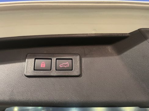 Certified 2025 Subaru Outback Limited XT image 10