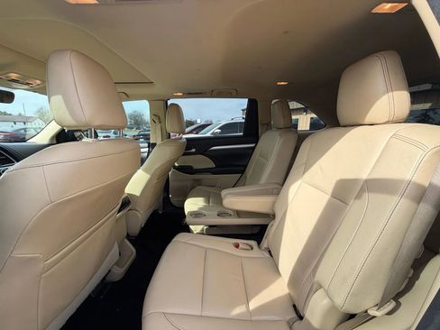 Used 2018 Toyota Highlander XLE image 21