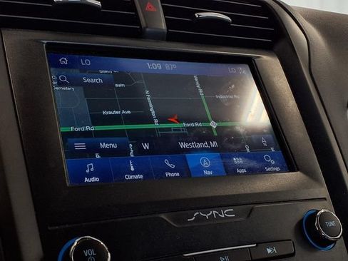 Used 2020 Ford Fusion SE w/ Equipment Group 151A FWD image 3