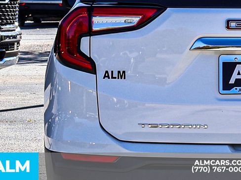 Used 2024 GMC Terrain SLE image 13