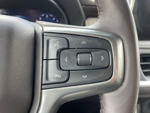Used 2022 Chevrolet Suburban LT w/ Luxury Package RWD image 14