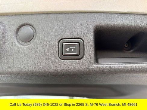 Used 2021 Chevrolet Equinox LT FWD image 36