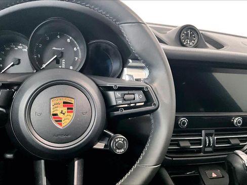 Used 2023 Porsche Macan Turbo image 22