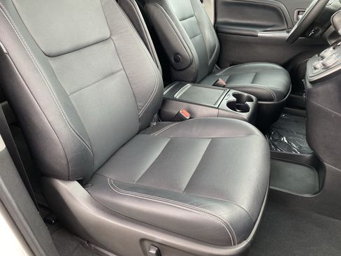 Used 2020 Toyota Sienna SE w/ Nightshade Edition FWD image 10