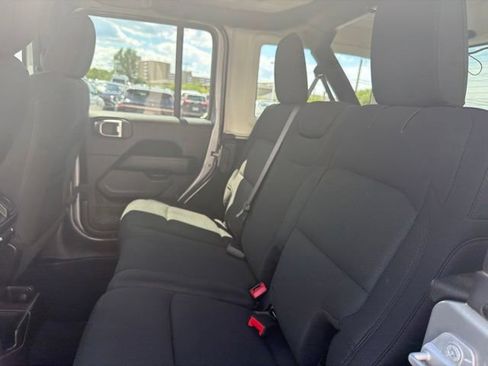Used 2018 Jeep Wrangler Unlimited Sahara AWD/4WD image 20