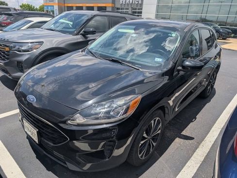 Used 2022 Ford Escape SE w/ SE Sport Appearance Package FWD image 1