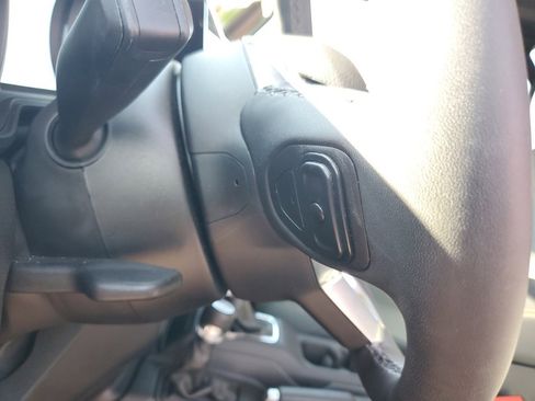 Used 2025 Jeep Wrangler Unlimited Sahara image 12