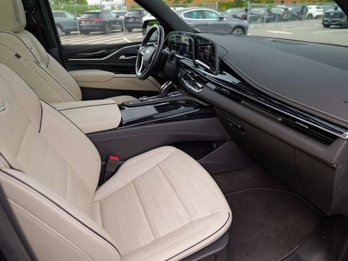 Used 2023 Cadillac Escalade ESV Sport w/ Touring Package AWD/4WD image 38
