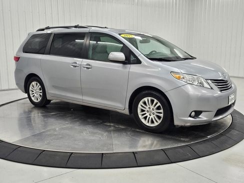 Used 2015 Toyota Sienna XLE Premium FWD image 7