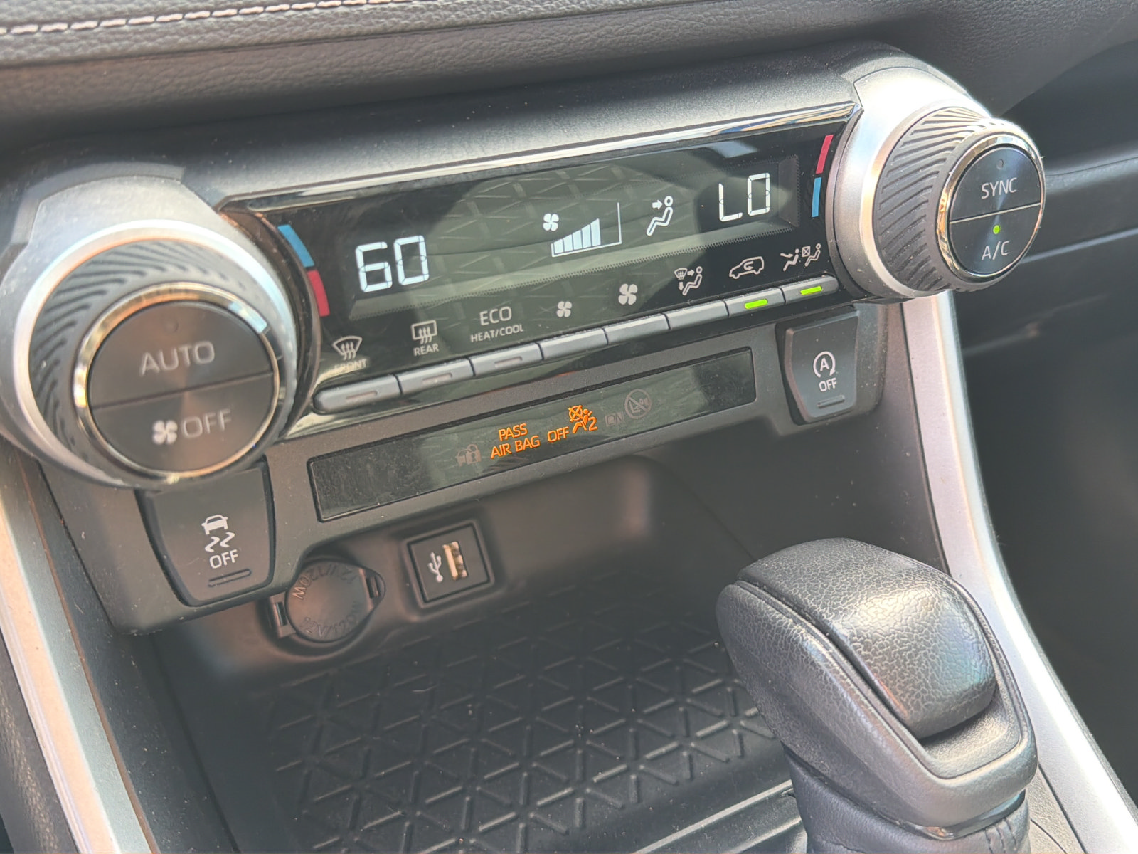 Used 2023 Toyota RAV4 XLE w/ Convenience Package FWD image 25