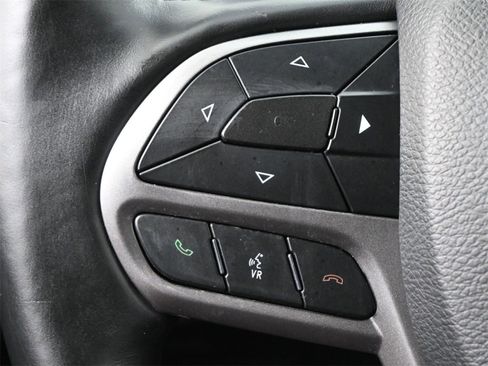 Used 2019 Jeep Cherokee Limited image 7