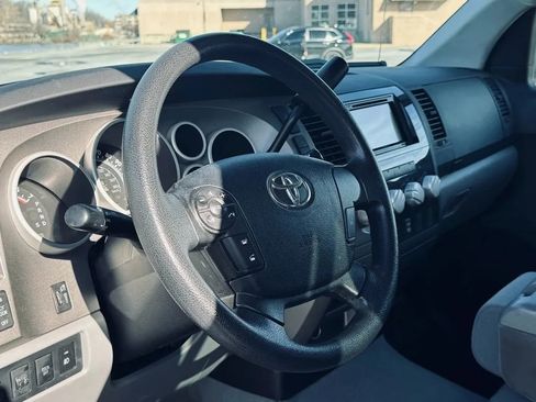 Used 2010 Toyota Tundra 4x4 CrewMax image 9