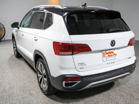 Used 2023 Volkswagen Taos SE w/ Panoramic Sunroof Package AWD/4WD image 9