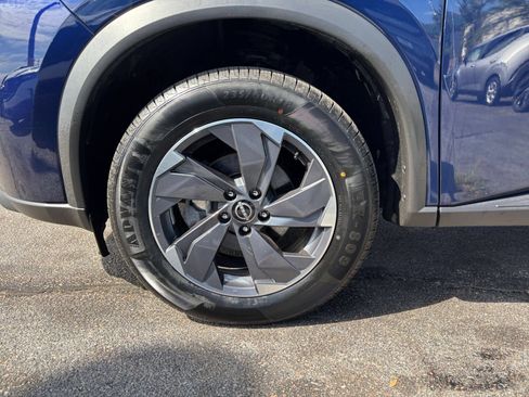 Used 2025 Nissan Rogue SV FWD image 32