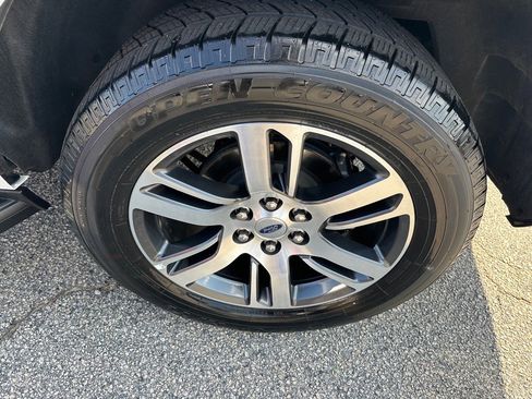 Certified 2024 Ford Expedition XLT image 26