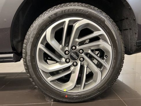 New 2025 Lincoln Navigator Reserve image 7