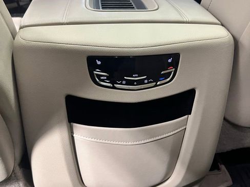 Used 2019 Cadillac Escalade Luxury AWD/4WD image 23
