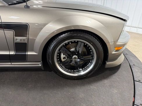 Used 2005 Ford Mustang GT RWD image 29