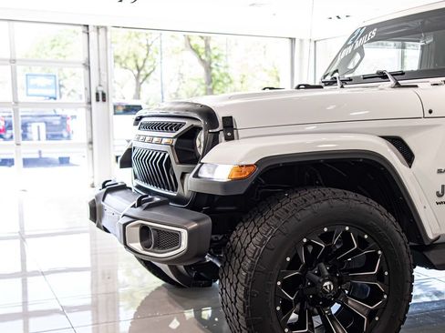 Used 2021 Jeep Wrangler Unlimited Sahara w/ Safety Group AWD/4WD image 4