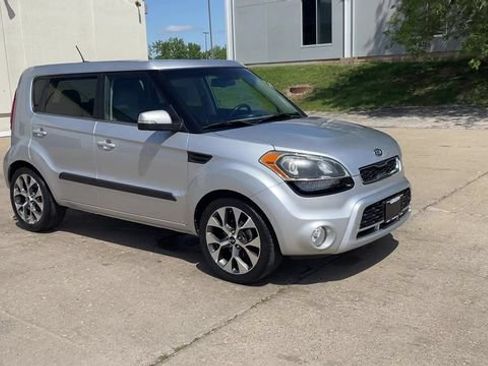 Used 2012 Kia Soul ! FWD image 2