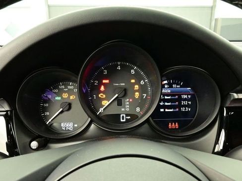 Certified 2024 Porsche Macan AWD/4WD image 9