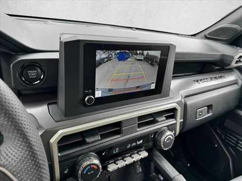 Certified 2025 Toyota Tacoma SR5 AWD/4WD image 14