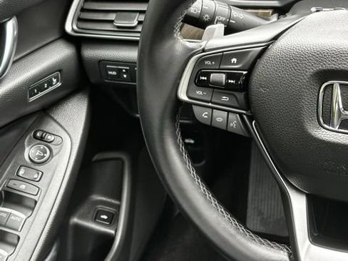 Used 2018 Honda Accord Touring image 25