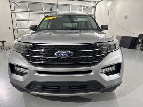 Used 2022 Ford Explorer XLT w/ Equipment Group 202A AWD/4WD image 2
