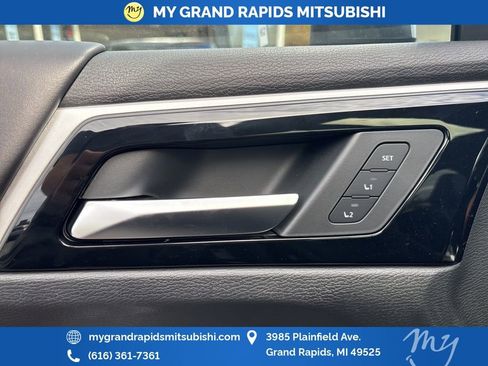 New 2025 Mitsubishi Outlander SEL image 12