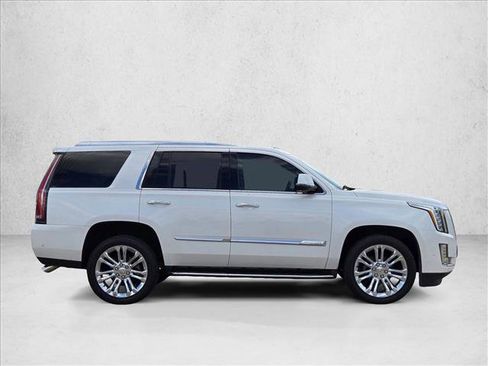 Used 2017 Cadillac Escalade Premium Luxury w/ LPO, Radiant Package RWD image 4