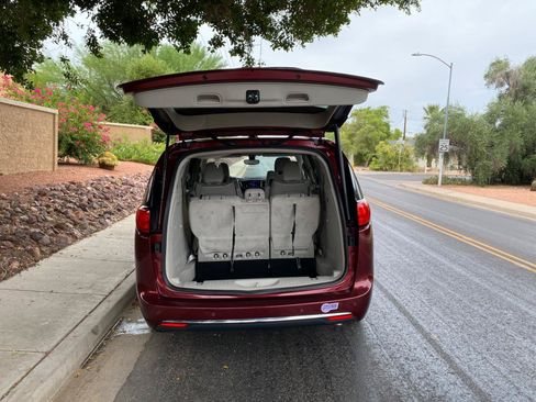 Used 2018 Chrysler Pacifica Limited FWD image 10