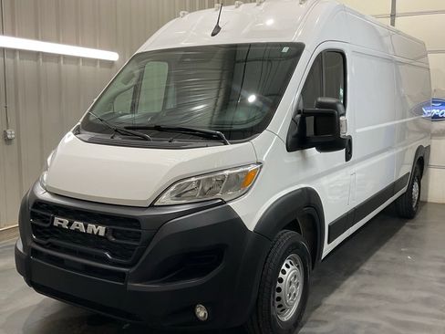 Used 2025 RAM ProMaster 2500 w/ Convenience Group FWD image 4