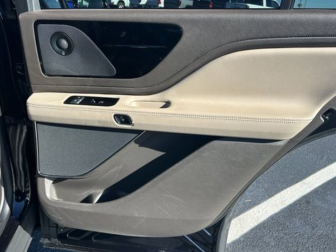 Used 2023 Lincoln Aviator Reserve w/ Elements Package Plus image 9