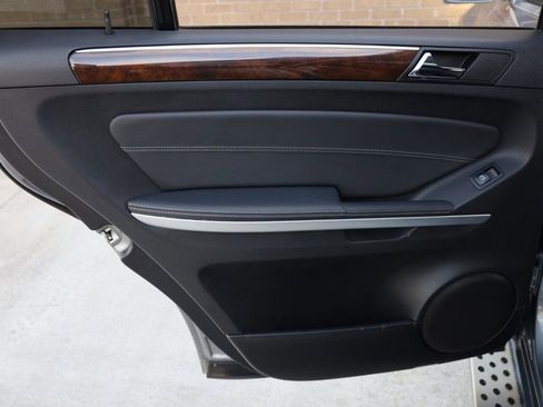 Used 2011 Mercedes-Benz GL 450 4MATIC image 16