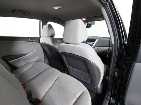 Used 2012 Hyundai Accent SE FWD image 19