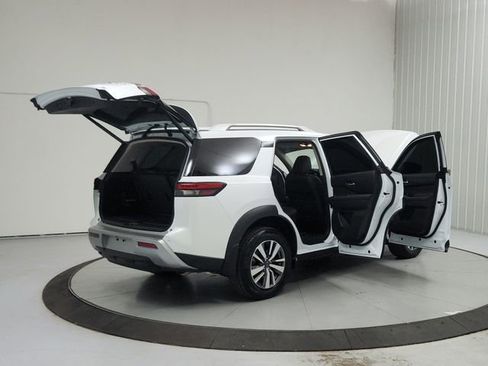 Used 2025 Nissan Pathfinder SL w/ Cargo Package FWD image 15