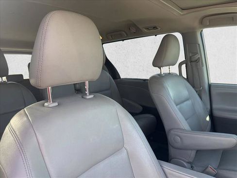Used 2020 Toyota Sienna XLE FWD image 17