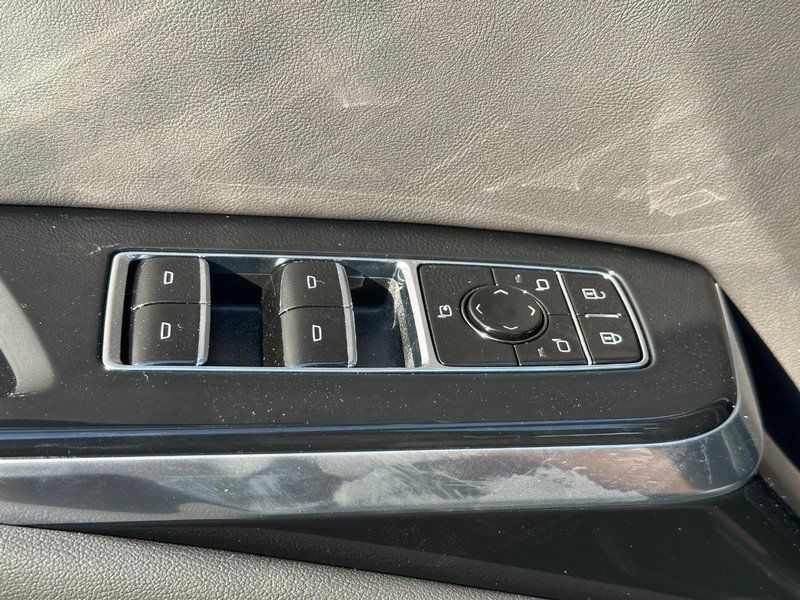 New 2026 Cadillac Escalade Sport w/ LPO, ONYX Package AWD/4WD image 19