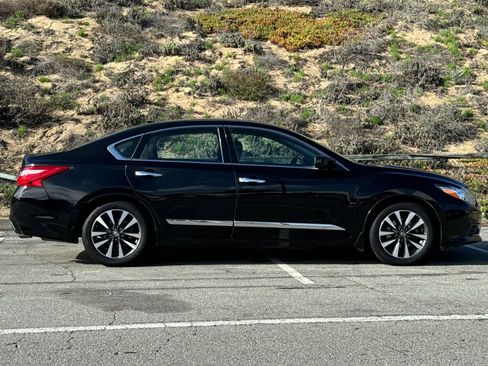 Used 2016 Nissan Altima 2.5 SV image 6
