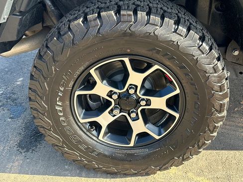 Used 2023 Jeep Wrangler Unlimited Rubicon w/ Cold Weather Group image 17