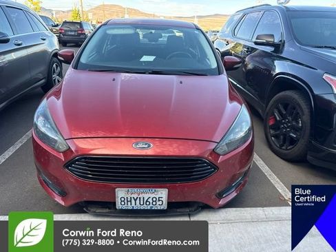 Used 2018 Ford Focus SE w/ SE Appearance Package FWD image 2