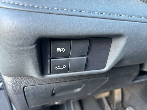 Used 2022 Toyota Highlander LE FWD image 18